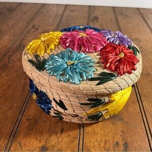 3/$20 Vintage Floral Straw Raffia Grass lidded basket box round 8”
